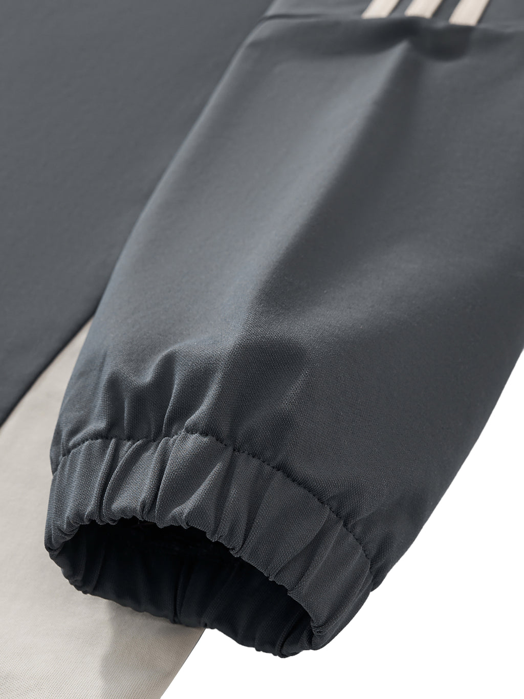 8:18 / NO EQUIVALENT | Contrast V-Neck Jersey
